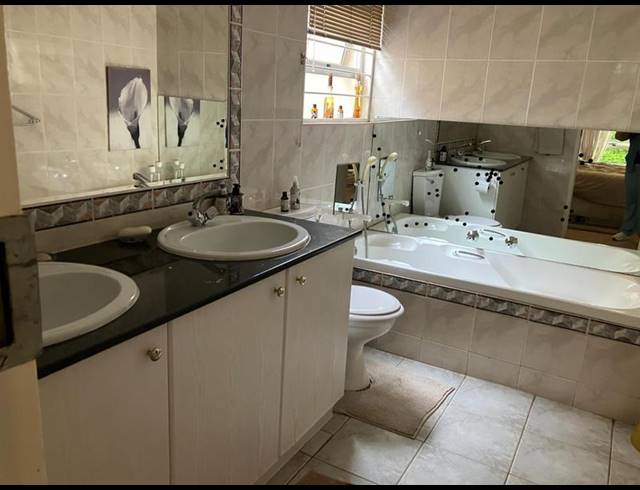 2 BEDROOM TOWNHOUSE FOR SALE IN OAKLANDS